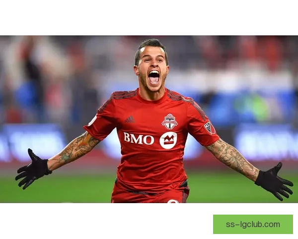 因西涅加盟多伦多FC担纲锋线核心引领球队进攻新篇章